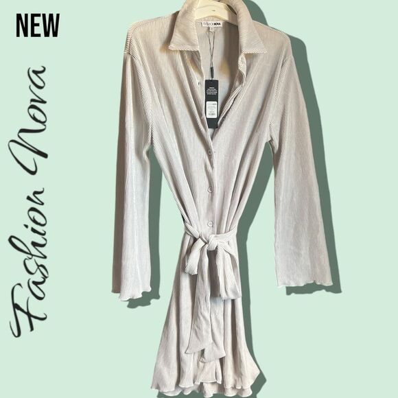 New NWT Fashion Nova On The Clock Plisse Mini Dress - Silver - Small - Picture 3 of 8